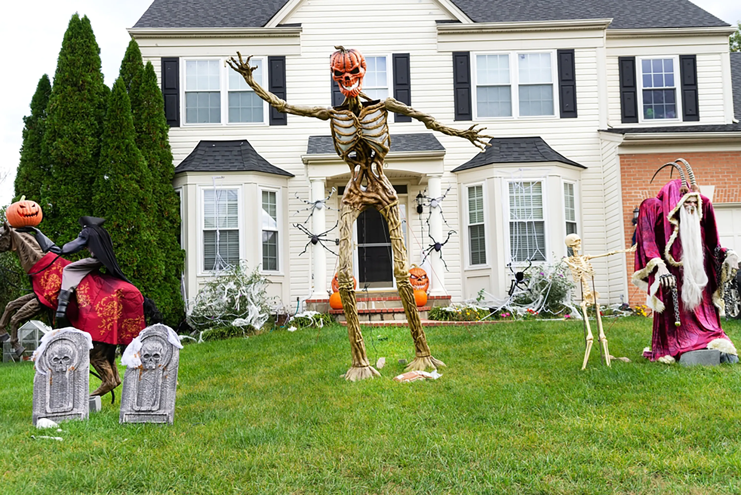 House with halloween decorations outside of it